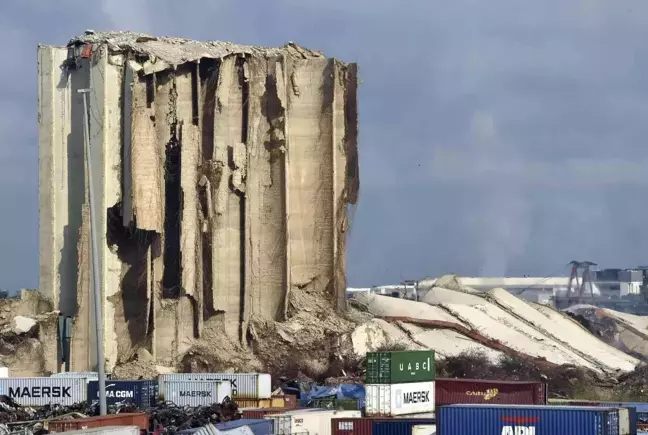 Beyrut Limanı'ndaki silonun kuzey kısmı tamamen yıkıldı