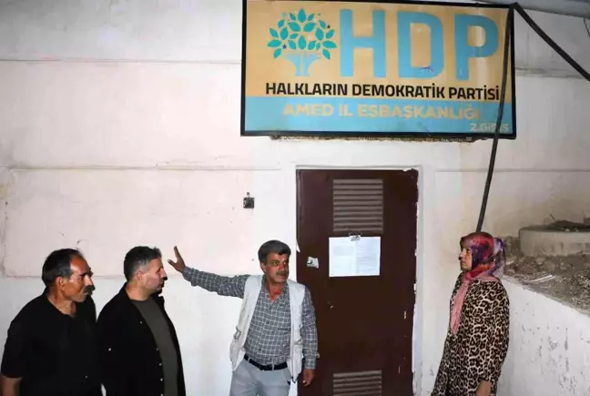 Diyarbakır 3. sayfa: Diyarbakır HDP il binasına mühür vuruldu, aileler binanın yıkılmasını istiyor