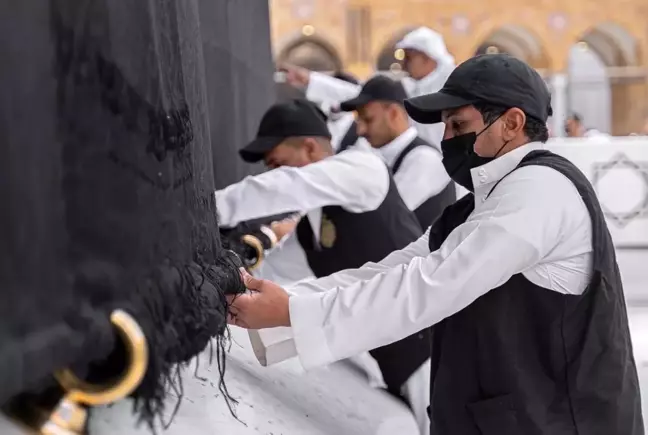 Ramazan ayı öncesi Kabe örtüsüne bakım