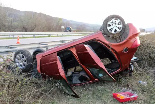 Amasya'da otomobil bariyere çarparak takla attı: 4 yaralı