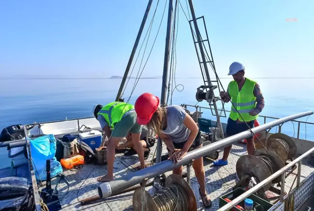 İzmir Körfezi'nin 30 Farklı Noktasından Karot Örneği Alındı