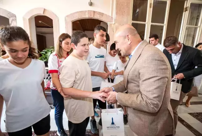 İzmir Büyükşehir Belediye Başkanı Tunç Soyer, Görme Engelli Milli Sporcuları Ağırladı