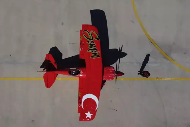 Türk Sivil Kadın Akrobasi Pilotu Semin Öztürk Şener, 2024'te Yurt Dışında Daha Fazla Uçuş Etkinliğine Katılmayı Hedefliyor