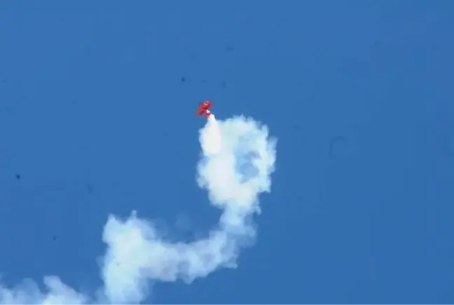 Türkiye'nin ilk profesyonel kadın akrobasi pilotu hava gösterilerine damga vurdu