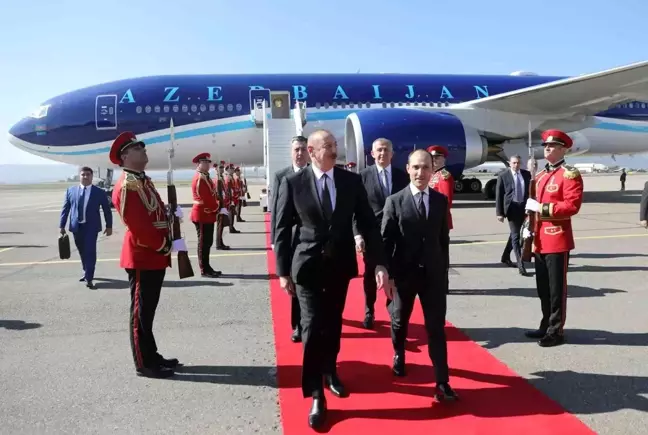 Azerbaycan Cumhurbaşkanı İlham Aliyev, Gürcistan Başbakanı Irakli Garibaşvili'nin daveti üzerine Tiflis'e geldi