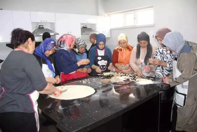 Elazığ'da Kadınlar Aşçılık Kurslarında Ter Döküyor