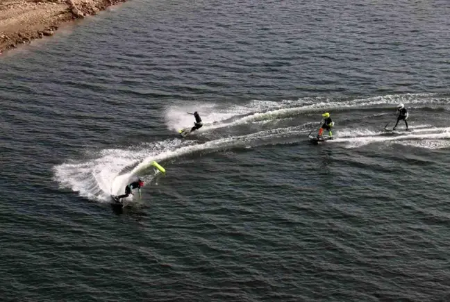 Hasankeyf'te Türkiye Sujeti ve Flyboard Şampiyonası ile Türkiye Motosurf Şampiyonası Finali Gerçekleştirildi