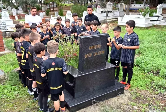 Efsane Antrenör Bekir Çalışkan Anısına Futbol Turnuvası Düzenlendi