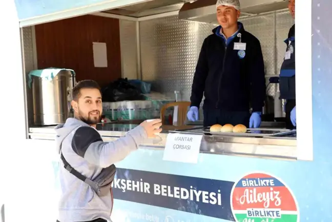 Muğla Büyükşehir Belediyesi Üniversite Öğrencilerine Çorba İkram Ediyor