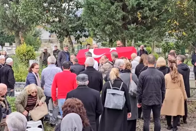 Ünlü oyuncu Can Gürzap, Sakarya'da toprağa verildi