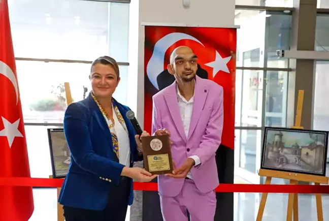 Antalya Büyükşehir Belediyesi'nde Engelli Sanatçı Mustafa Alper Kocabıyık'ın Sergisi Açıldı
