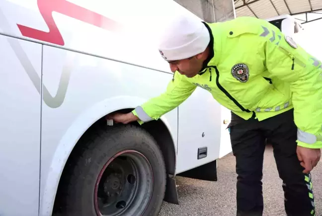 Elazığ'da kış lastiği denetimleri devam ediyor