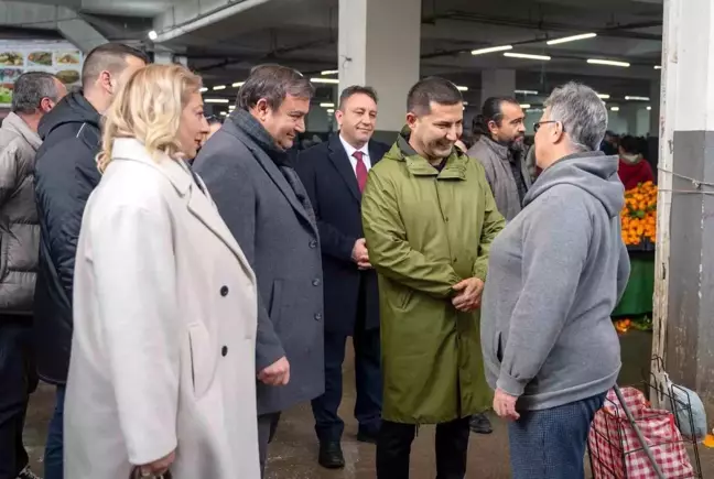 Başkan Ömer Günel, Kapalı Pazar Yerini Ziyaret Etti