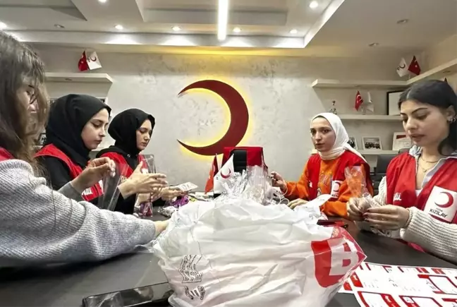 SUBÜ Kızılay Topluluğu, farkındalık etkinlikleri düzenleyerek kan bağışı yapıyor