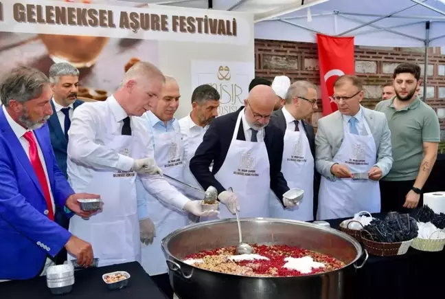 Mısır Çarşısı'nda Geleneksel Aşure Festivali Düzenlendi