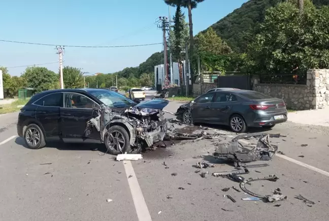 Sapanca'da otomobil ve cipin karıştığı kaza: 3 yaralı