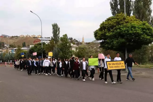 Oltu'da Sağlıklı Yaşam Yürüyüşü Düzenlendi