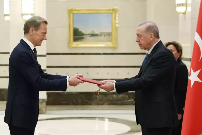 Büyükelçiler, Cumhurbaşkanı Erdoğan'a güven mektubu sundu