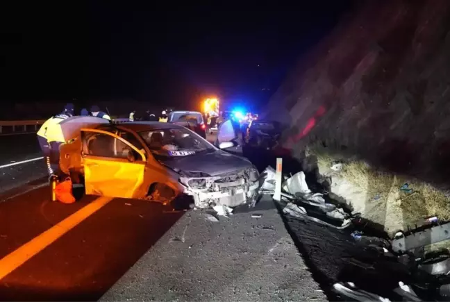 Balıkesir'de tırdan düşen tomruklar 2 kişinin ölümüne neden oldu