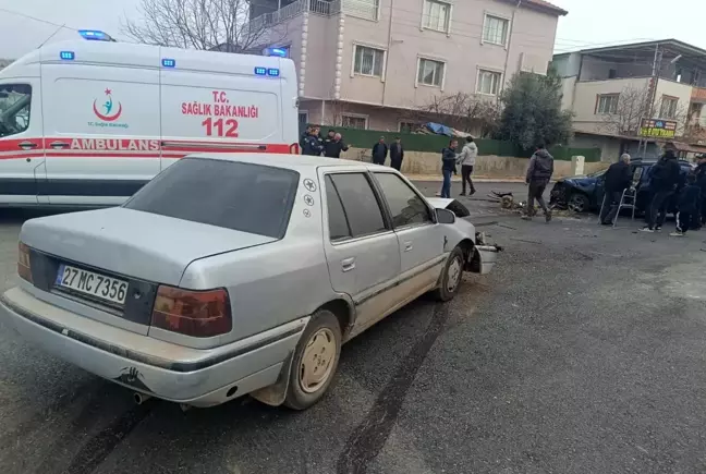 Adıyaman'da Otomobil Kazası: 2 Yaralı