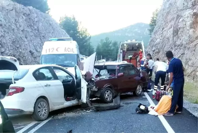 7 Kişinin Yaralandığı Kazada Minik Zeynep'i İtfaiye Eri Sakinleştirdi