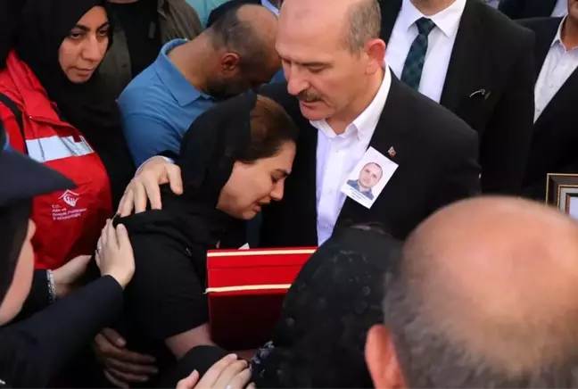 Bakan Soylu'dan şehit eşine: 