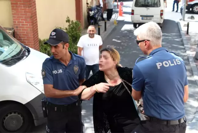 Vücudu bıçak izleriyle dolu! Kadının çığlıklarını duyan mahalleli hemen polisi aradı