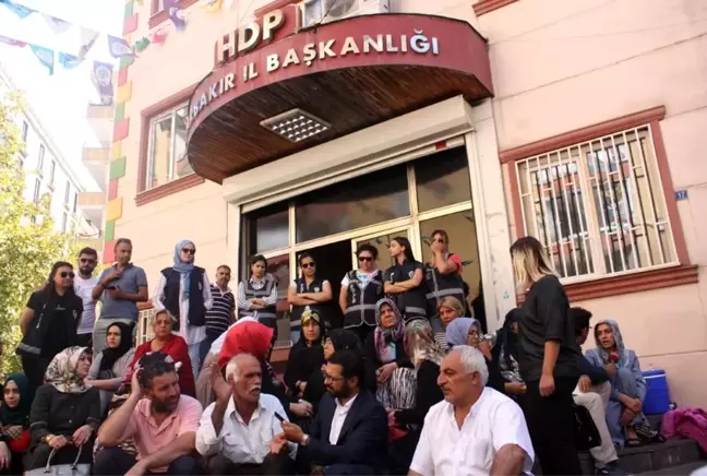 'Evlat' nöbetindeki ailelerden HDP'ye tepki