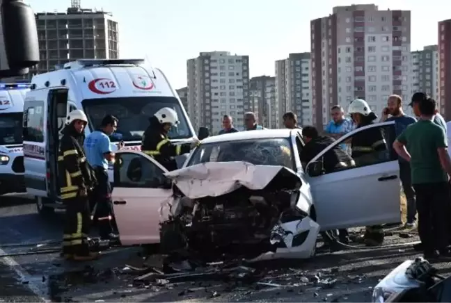 Otomobil ile cip kafa kafaya çarpıştı: 1 kişi öldü, 3 kişi yaralandı