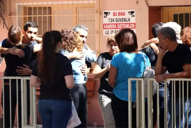 Adana'da 8. kattan düşen öğretmene ağıt