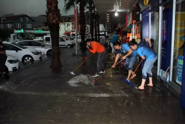 Şiddetli yağmur Fethiye'de baskınlara neden oldu