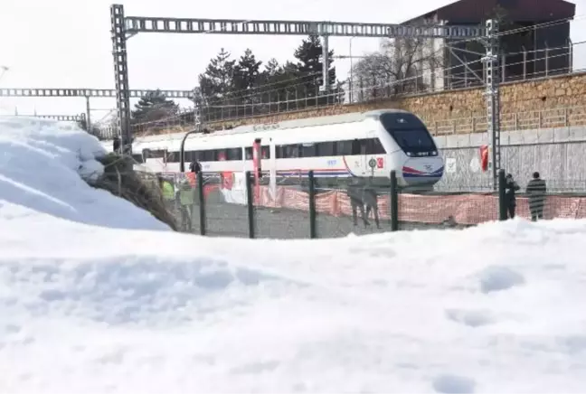 Ankara-Sivas YHT hattının performans testlerini yapacak tren yola çıktı (3)