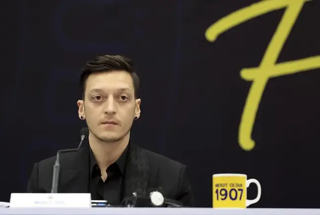 Mesut Özil imza töreninde duyurdu: Fenerbahçe'de en çok Pelkas'ı beğeniyorum