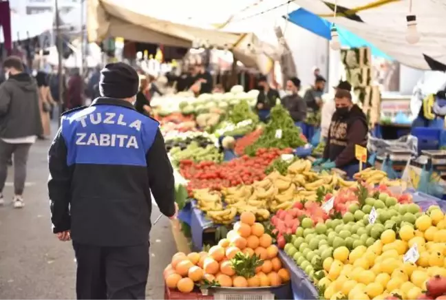 Tuzla'da pazar denetimleri ile etiketsiz ürün satışının önüne geçiliyor