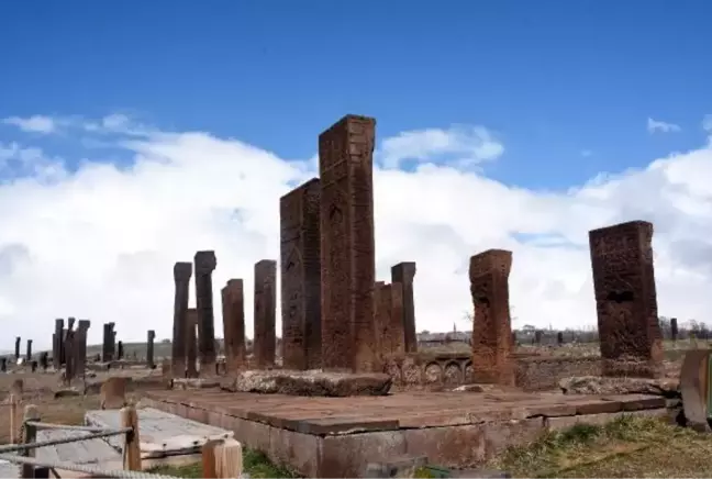 AHLAT'IN ANIT MEZARLARI, DÜNYAYA TANITILACAK