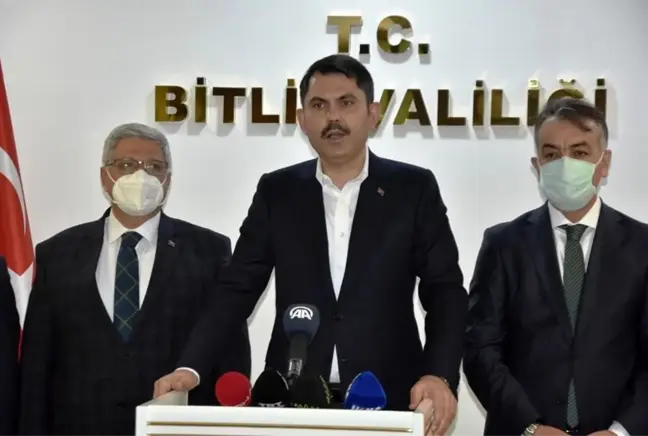 Son dakika! Bakan Kurum, kent merkezinde incelemelerde bulunarak esnaflarla sohbet etti