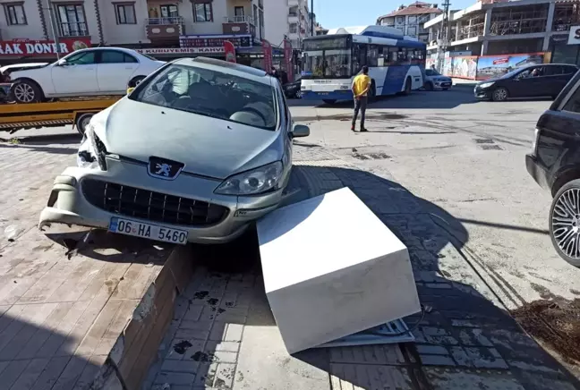Son Dakika | Başkent'te trafik kazası: 3 yaralı