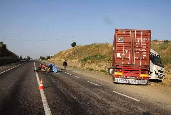 Tır, sepetli motosiklete çarptı: 1 ölü, 1 yaralı