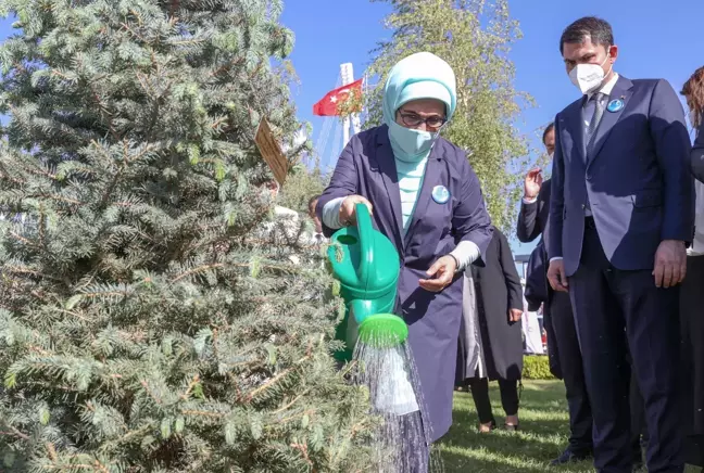 Son dakika haberleri... Cumhurbaşkanı Erdoğan'ın eşi Emine Erdoğan ve Bakan Kurum, arıtma tesisini gezdi