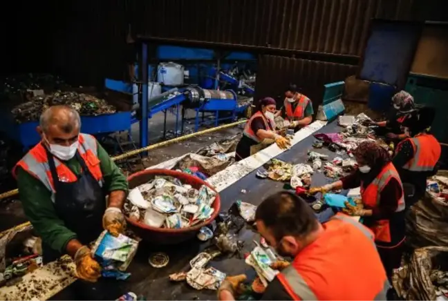 İstanbul'da üretilen 18 bin ton evsel atığın dönüşüm yolculuğu