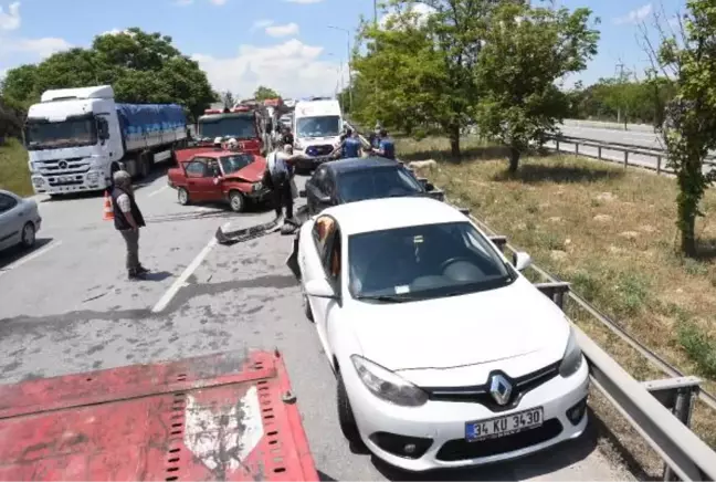 Son dakika! ESKİŞEHİR - 3 aracın karıştığı zincirleme trafik kazasında 8 kişi yaralandı