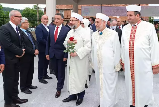 Diyanet İşleri Başkanı Erbaş, Bulgaristan'ın Kırcaali şehrindeki camileri ziyaret etti