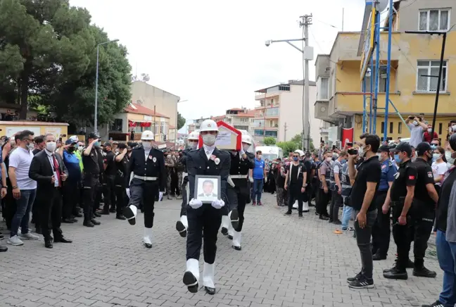 Son dakika gündem: MUĞLA'DA ŞEHİT POLİS İÇİN TÖREN; ANNE VE BABASI SELAM DURDU