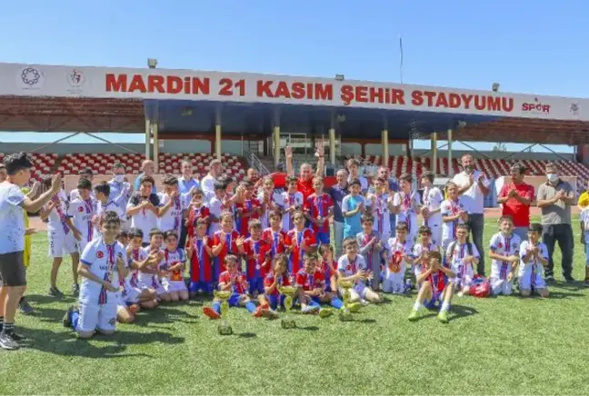 TANJU ÇOLAK, MARDİN'İN ŞAMPİYON TAKIMINI ZİYARET ETTİ