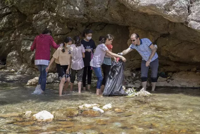 DİYARBAKIR - Çermik'te tarihi mekanların çöpleri gönüllülerin eliyle temizleniyor