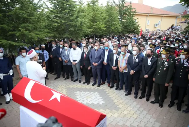 ŞEHİT ASTSUBAY, GÖZYAŞLARIYLA SON YOLCULUĞUNA UĞURLANDI