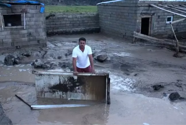 Iğdır'da sel felaketi... Evleri ve tarım arazilerini su bastı, Nahçıvan karayolu trafiğe kapandı