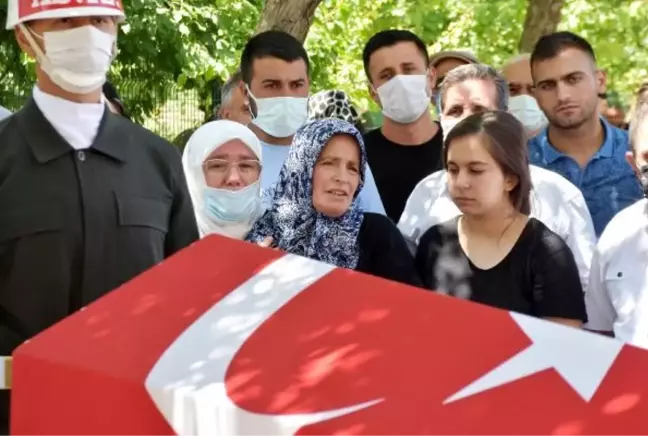 BARAJ GÖLÜNDE BOĞULAN UZMAN ONBAŞI, TOPRAĞA VERİLDİ