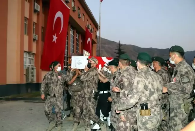 Son dakika haber... HAKKARİ EMNİYET MÜDÜR YARDIMCISI CEVHER, POLİS MEMURUNUN SALDIRISINDA ŞEHİT OLDU