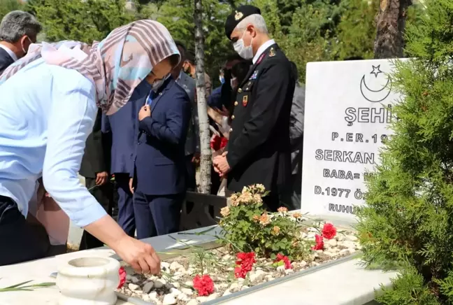 15 Temmuz Demokrasi ve Milli Birlik Günü kapsamında Ege'deki şehitliklerde anma törenleri düzenlendi